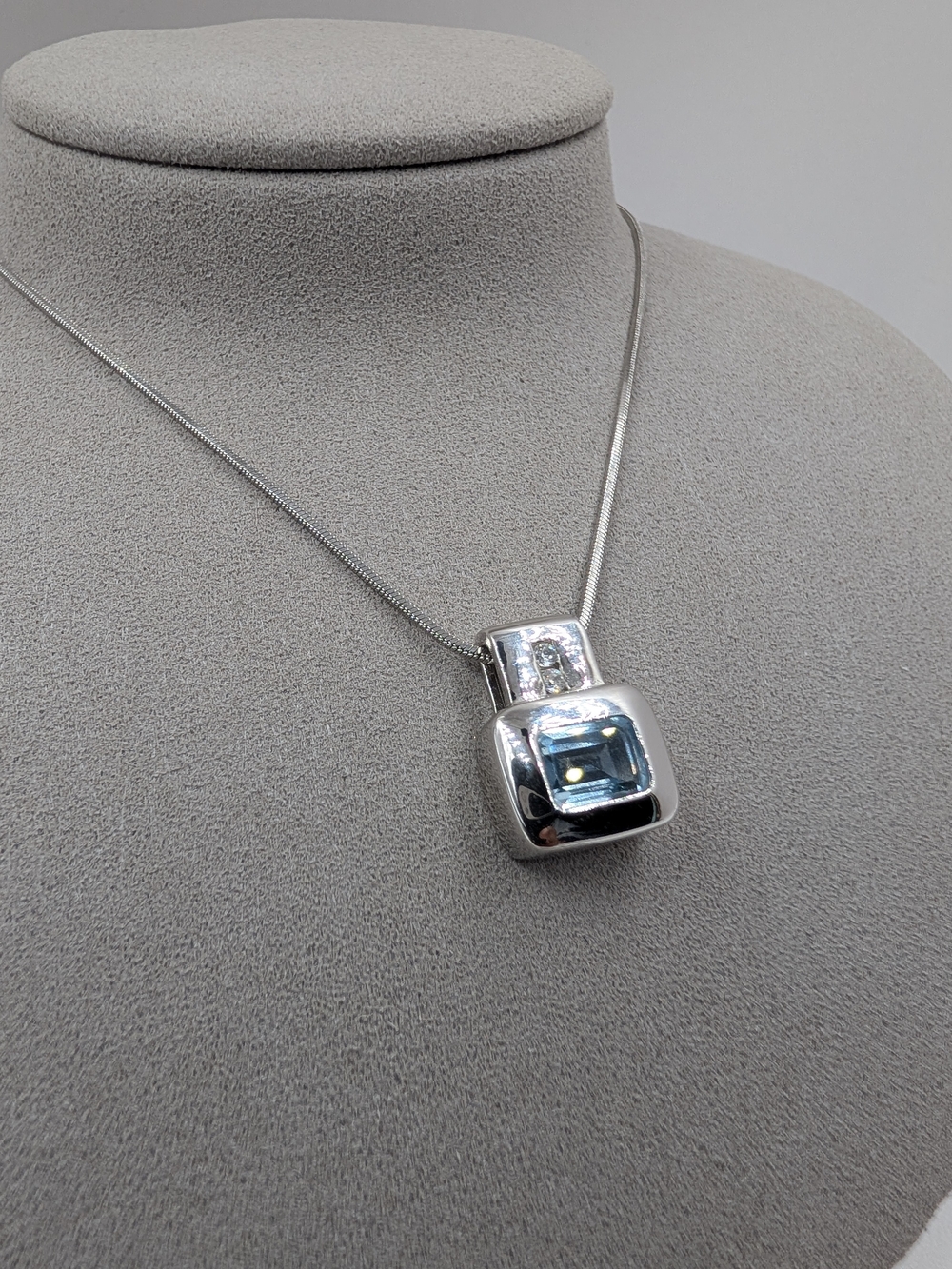 925 Sterling Silver Aqua Blue Faceted Pendant Necklace Square Cut M121